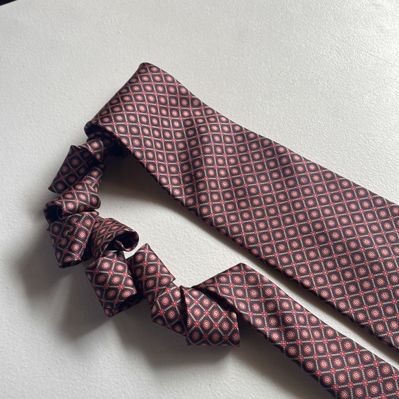 Moore’s silk tie - Picture 5 of 8